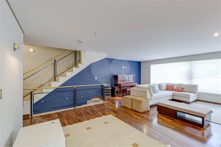 Casa à venda com 230m², 3 quartos e 2 vagas