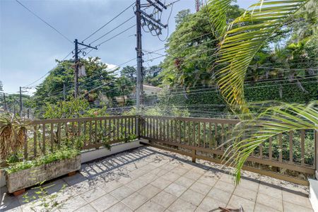 Casa à venda com 230m², 3 quartos e 2 vagas