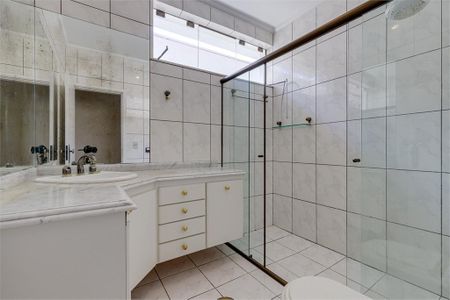 Casa à venda com 230m², 3 quartos e 2 vagas