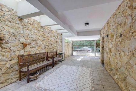 Casa à venda com 230m², 3 quartos e 2 vagas