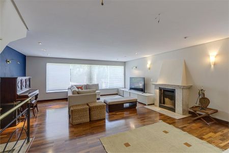 Casa à venda com 230m², 3 quartos e 2 vagas