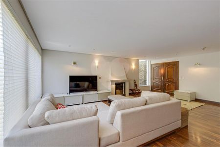 Casa à venda com 230m², 3 quartos e 2 vagas