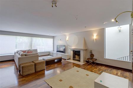 Casa à venda com 230m², 3 quartos e 2 vagas