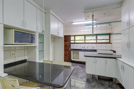 Casa à venda com 230m², 3 quartos e 2 vagas