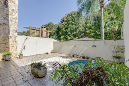 Casa à venda com 230m², 3 quartos e 2 vagas