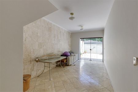 Casa à venda com 230m², 3 quartos e 2 vagas