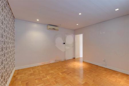 Casa à venda com 411m², 4 quartos e 2 vagas