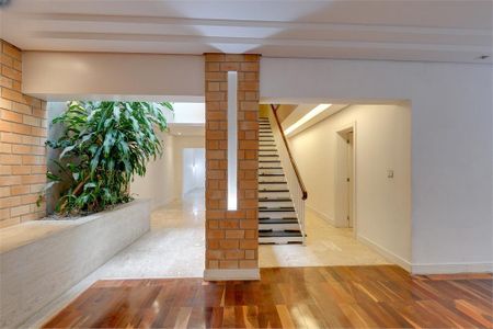 Casa à venda com 411m², 4 quartos e 2 vagas