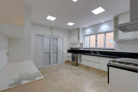 Casa à venda com 411m², 4 quartos e 2 vagas