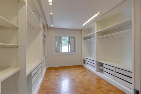 Casa à venda com 411m², 4 quartos e 2 vagas