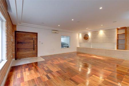 Casa à venda com 411m², 4 quartos e 2 vagas