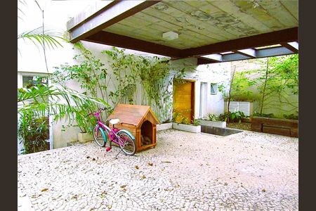 Casa à venda com 270m², 3 quartos e 2 vagas