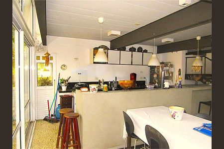 Casa à venda com 270m², 3 quartos e 2 vagas