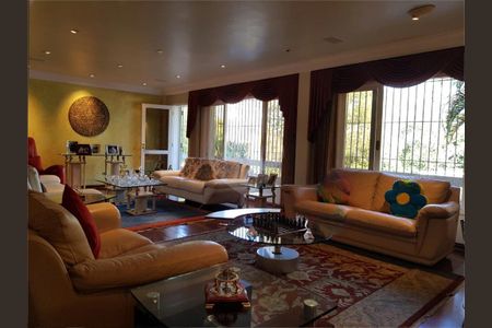 Casa à venda com 528m², 4 quartos e 8 vagas