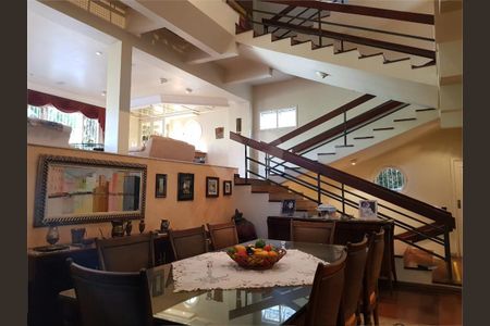 Casa à venda com 528m², 4 quartos e 8 vagas