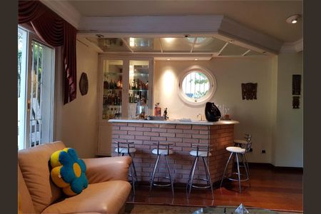 Casa à venda com 528m², 4 quartos e 8 vagas