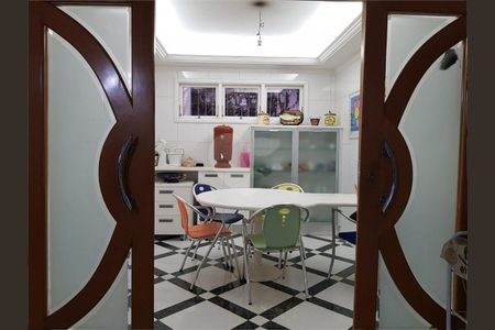 Casa à venda com 528m², 4 quartos e 8 vagas