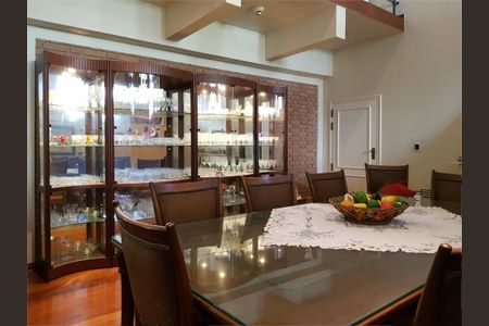 Casa à venda com 528m², 4 quartos e 8 vagas