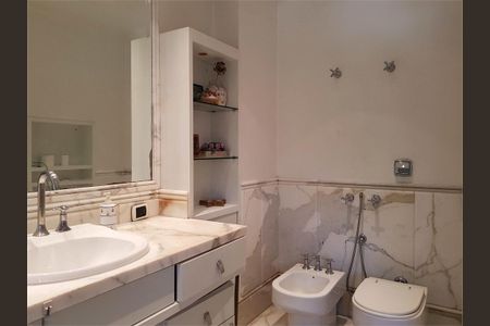 Casa à venda com 528m², 4 quartos e 8 vagas