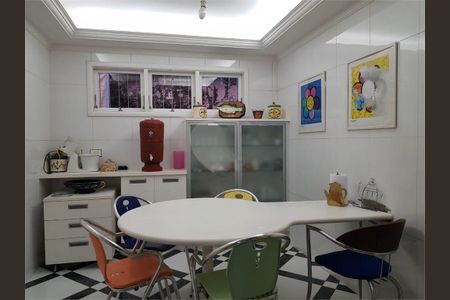 Casa à venda com 528m², 4 quartos e 8 vagas