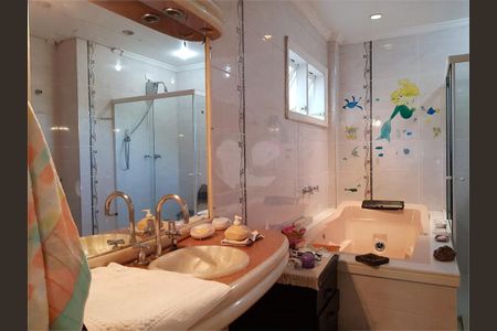 Casa à venda com 528m², 4 quartos e 8 vagas