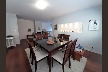 Casa à venda com 3 quartos, 304m² em Chácara Monte Alegre, São Paulo