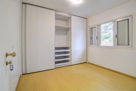 Casa à venda com 4 quartos, 400m² em Jardim Marajoara, São Paulo