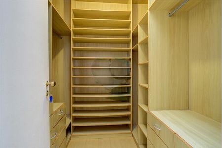 Casa à venda com 4 quartos, 400m² em Jardim Marajoara, São Paulo