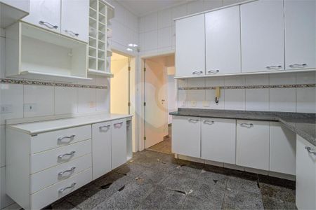 Casa à venda com 4 quartos, 400m² em Jardim Marajoara, São Paulo