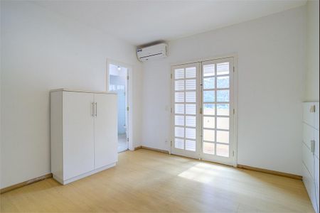 Casa à venda com 4 quartos, 400m² em Jardim Marajoara, São Paulo