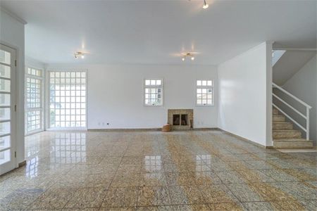 Casa à venda com 4 quartos, 400m² em Jardim Marajoara, São Paulo