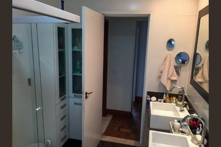 Casa à venda com 142m², 3 quartos e 3 vagasBanheiro social