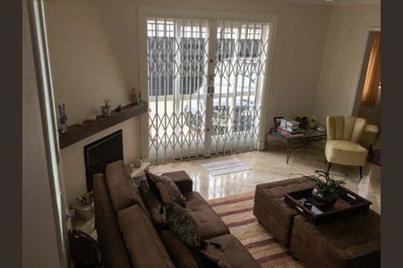 Casa à venda com 142m², 3 quartos e 3 vagasSala