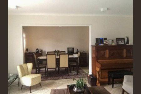 Casa à venda com 142m², 3 quartos e 3 vagasSala