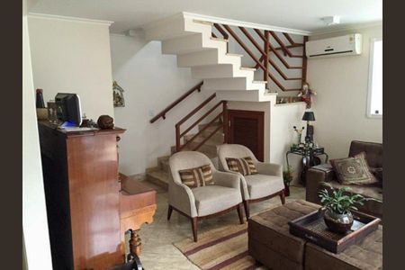 Casa à venda com 142m², 3 quartos e 3 vagasSala