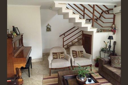 Casa à venda com 142m², 3 quartos e 3 vagasSala
