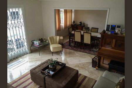 Casa à venda com 142m², 3 quartos e 3 vagasSala