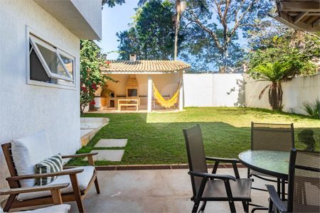 Casa à venda com 292m², 5 quartos e 3 vagas