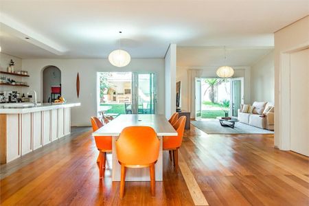 Casa à venda com 292m², 5 quartos e 3 vagas