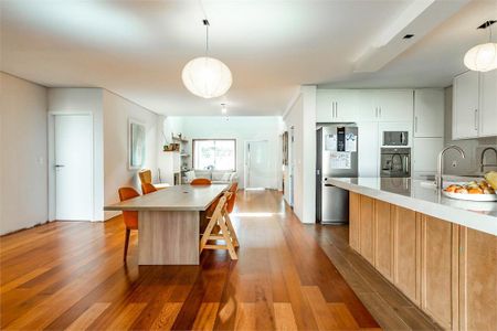 Casa à venda com 292m², 5 quartos e 3 vagas