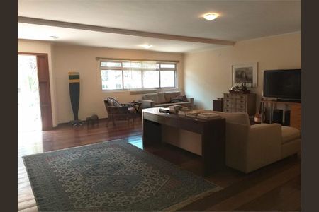 Casa à venda com 420m², 4 quartos e 8 vagas