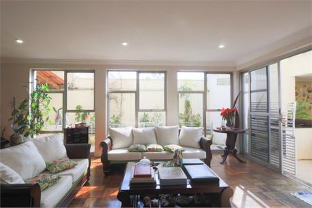 Casa à venda com 395m², 5 quartos e 4 vagas