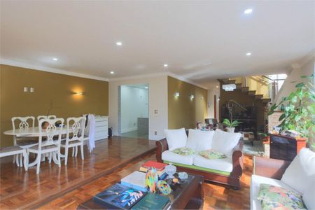 Casa à venda com 395m², 5 quartos e 4 vagas