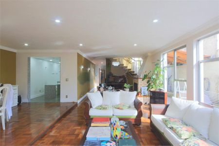 Casa à venda com 395m², 5 quartos e 4 vagas