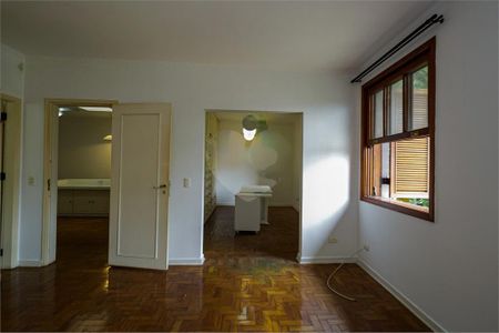 Casa à venda com 3 quartos, 323m² em Jardim Petropolis, São Paulo