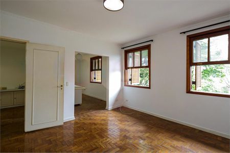 Casa à venda com 323m², 3 quartos e 2 vagas