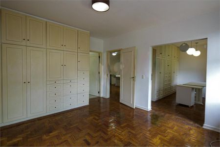 Casa à venda com 3 quartos, 323m² em Jardim Petropolis, São Paulo