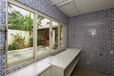 Casa à venda com 323m², 3 quartos e 2 vagas