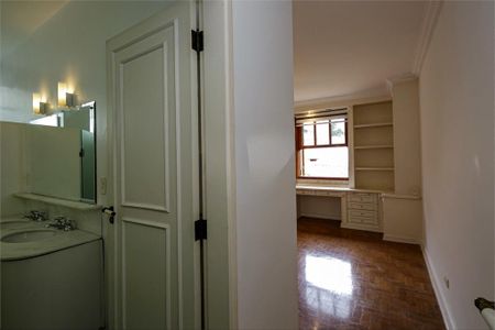 Casa à venda com 323m², 3 quartos e 2 vagas