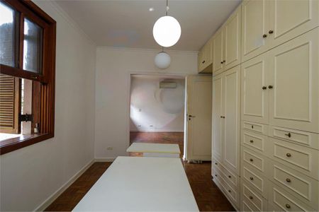 Casa à venda com 323m², 3 quartos e 2 vagas